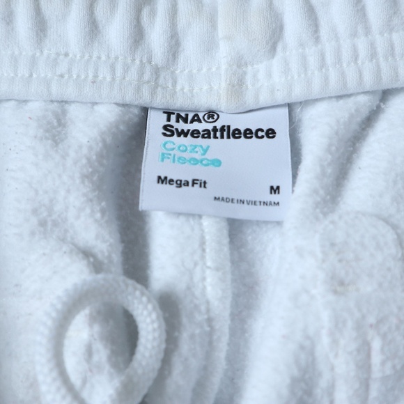 Aritzia TNA CozyFleece MegaFit Cargo Sweatpants - Picture 4 of 5